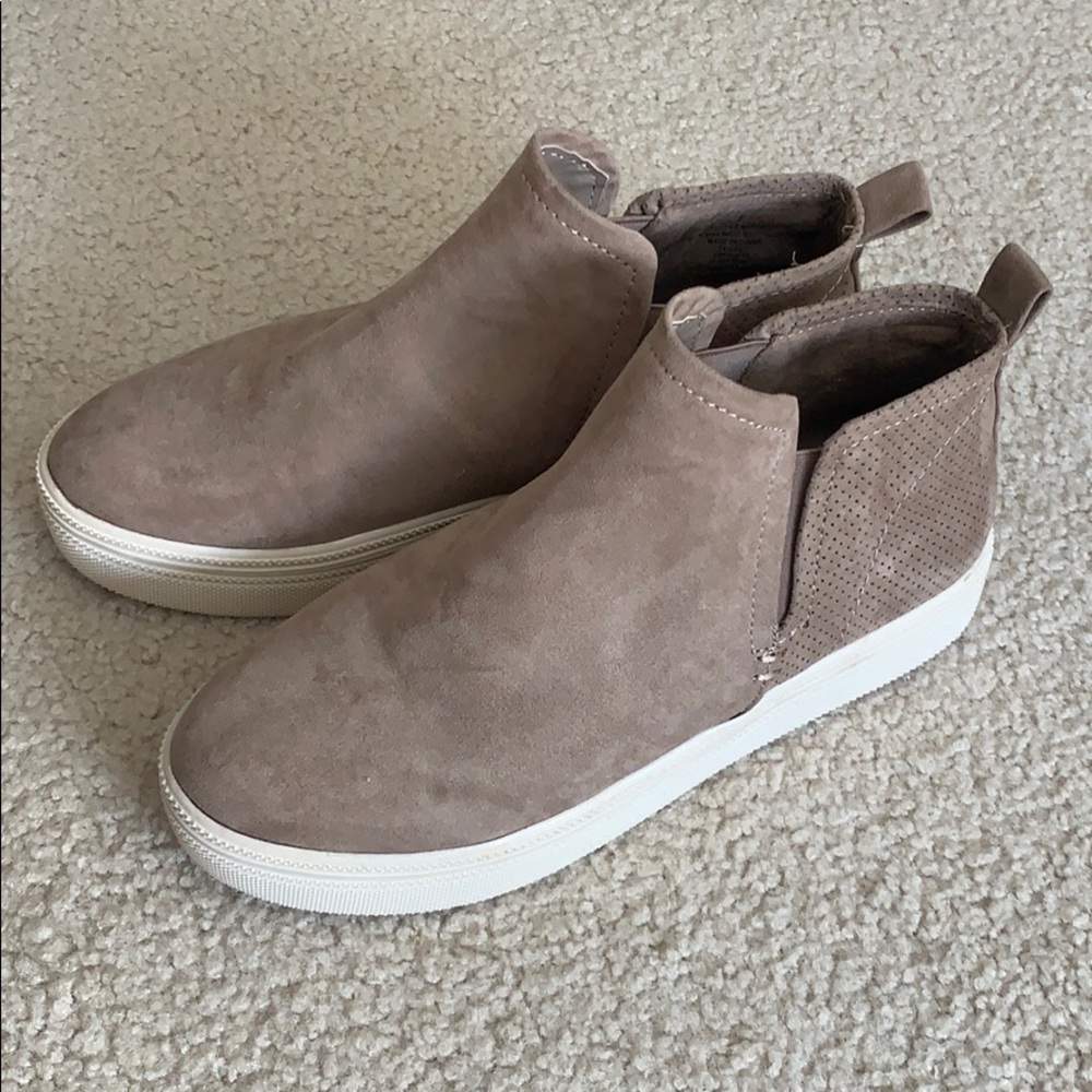 Universal Thread Sneakers - image 1